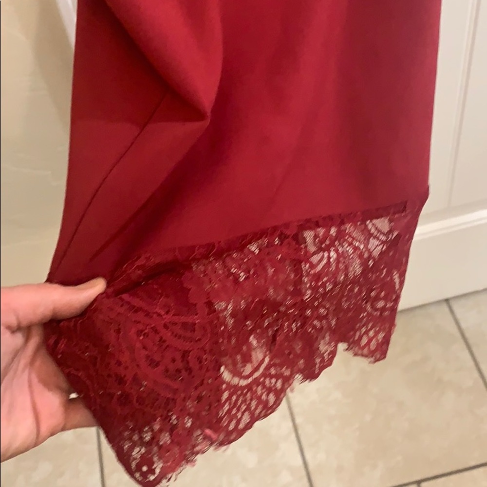 Beautiful burgundy dress, with lace detail 😍 - Picture 3 of 4